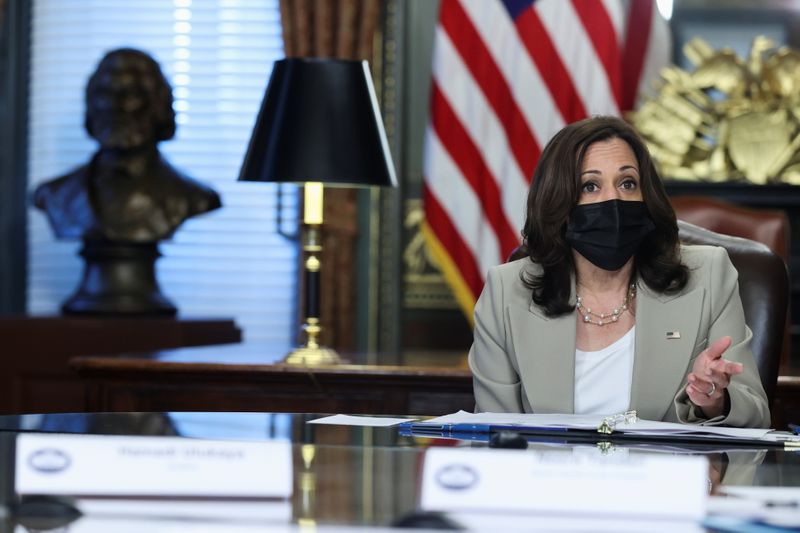 © Reuters. U.S. Vice President Kamala Harris meets with business leaders about the so-called care economy of national social services in her office in the Eisenhower Executive Office Building on the White House grounds in Washington, U.S., August 12, 2021.  REUTERS/Jonathan Ernst
