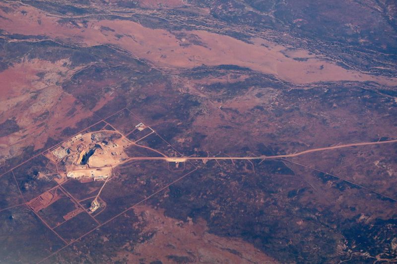 &copy; Reuters. FILE PHOTO: A road leads to an open-cut mine in the area known as the Pilbara region located in the north-west of Western Australia, September 5, 2016.  REUTERS/David Gray/File Photo