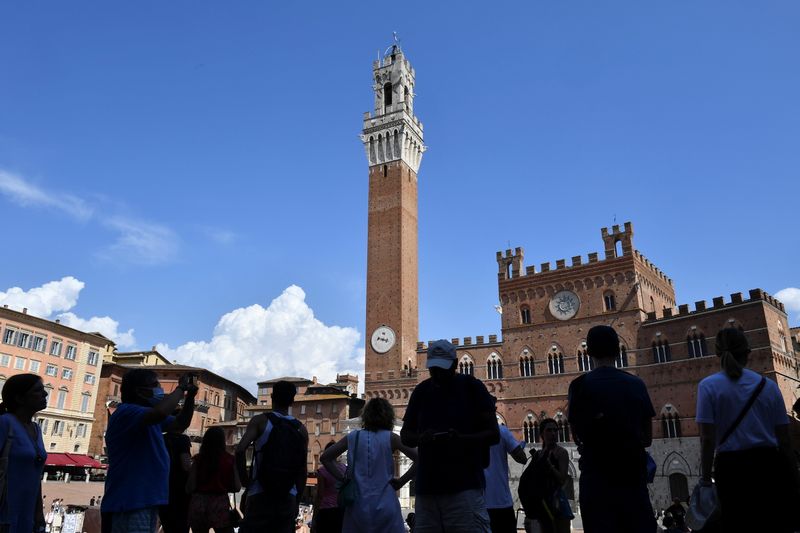 &copy; Reuters. General view of Piazza del Campo, in the small Tuscan town of Siena, home to the oldest bank in the world, the Monte dei Paschi di Siena (MPS) which faces massive layoffs as part of a planned corporate merger, in Siena, Italy, August 11, 2021. Picture tak