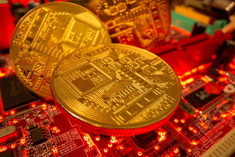 &copy; Reuters. Representations of the virtual currency stand on a motherboard in this picture illustration taken May 20, 2021. REUTERS/Dado Ruvic/Illustration