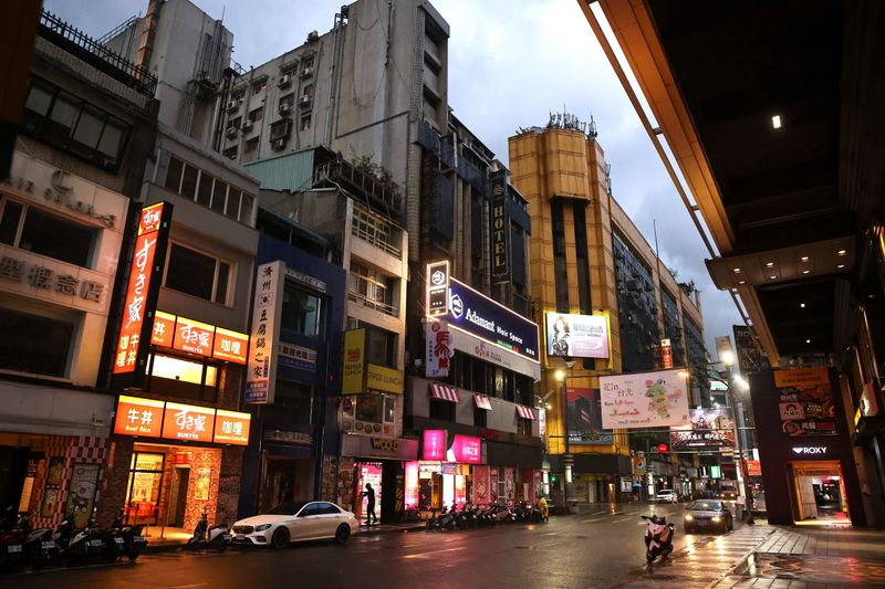 &copy; Reuters. A shopping district sees less business following the recent rise in coronavirus disease (COVID-19) infections in Taipei, Taiwan May 21, 2021. REUTERS/Ann Wang