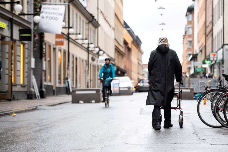 &copy; Reuters. FILE PHOTO: Woman strolls through the Sodermalm area of Stockholm, Sweden October 22, 2020. Amir Nabizadeh/TT News Agency via REUTERS/File Photo