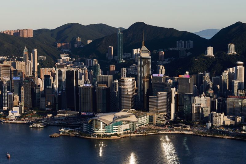 &copy; Reuters. FOTO DE ARCHIVO: Una vista general de los edificios del horizonte, en Hong Kong, China el 13 de julio de 2021. REUTERS/Tyrone Siu