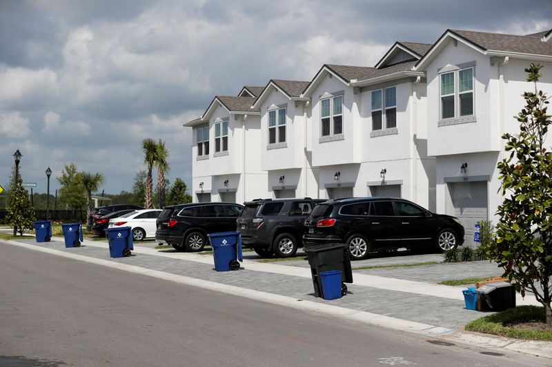 © Reuters. FILE PHOTO: New townhomes are seen in a subdivision while building material supplies are in high demand in Tampa, Florida, U.S., May 5, 2021.  REUTERS/Octavio Jones/File Photo