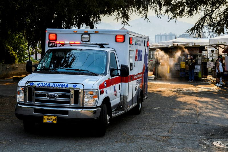 &copy; Reuters. FILE PHOTO: First responders tend to a heat related emergency call outside the "Right 2 Dream Too" encampment, as a heat wave continues in Portland, Oregon, U.S. August 12, 2021.  REUTERS/Mathieu Lewis-Rolland