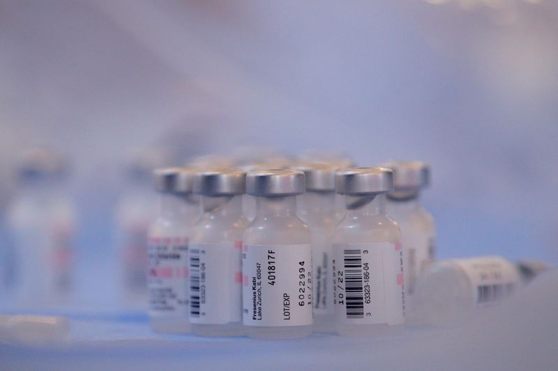 &copy; Reuters. FILE PHOTO: Vials of Pfizer's coronavirus disease (COVID-19) vaccine are seen at a pop-up community vaccination center at the Gateway World Christian Center in Valley Stream, New York, U.S., February 23, 2021.  REUTERS/Brendan McDermid/File Photo