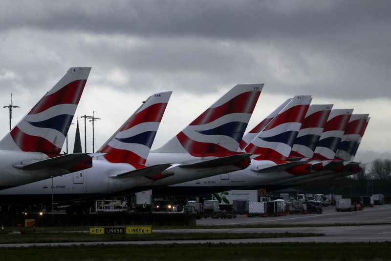 &copy; Reuters. شعار الخطوط الجوية البريطانية على طائرات في مطار هيثرو في لندن - صورة من أرشيف رويترز.