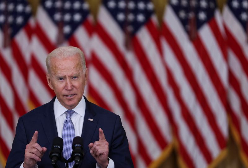 &copy; Reuters. FILE PHOTO: U.S. President Joe Biden discusses his 'Build Back Better' agenda and administration efforts to "lower prescription drug prices" during a speech in the East Room at the White House in Washington, U.S., August 12, 2021. REUTERS/Evelyn Hockstein