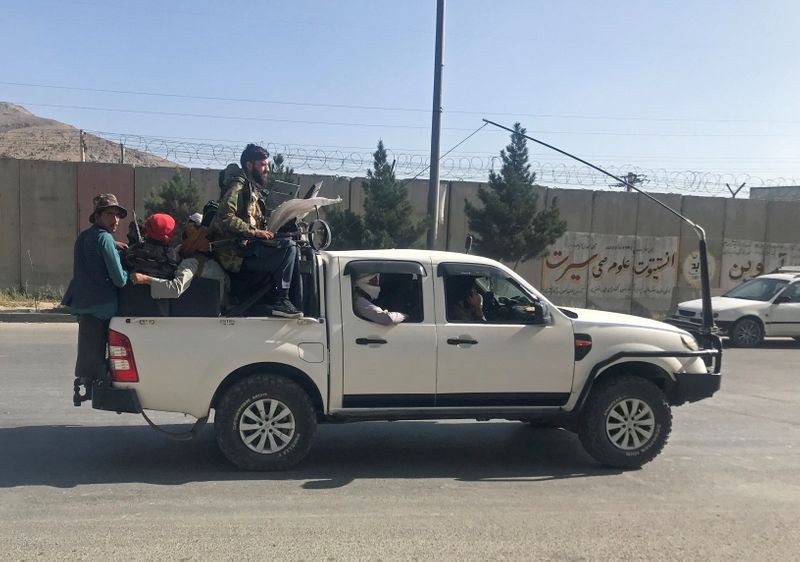 &copy; Reuters. Taliban fighters ride on a vehicle in Kabul, Afghanistan, August 16, 2021.REUTERS/Stringer