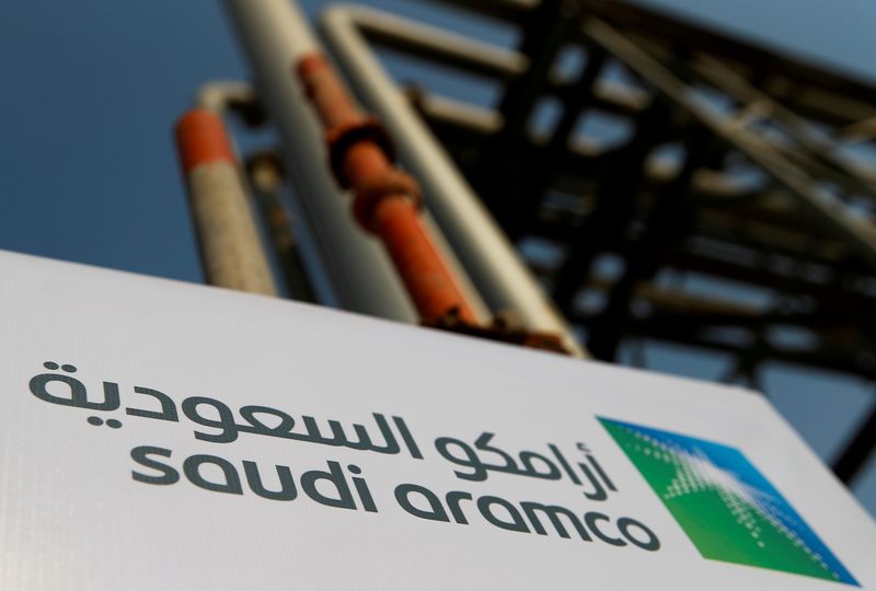 &copy; Reuters. FILE PHOTO: Saudi Aramco logo is pictured at the oil facility in Abqaiq, Saudi Arabia October 12, 2019. REUTERS/Maxim Shemetov/File Photo