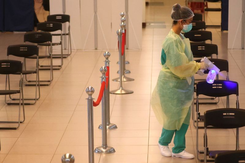 &copy; Reuters. ８月１６日、台湾当局は、台湾のＵＢＩファーマ（聯亞薬業）の新型コロナウイルスワクチン候補の生産・緊急使用を認めない決定を下した。写真は６月、新北市のワクチン接種会場で撮影