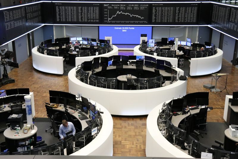 © Reuters. FILE PHOTO:  The German share price index DAX graph is pictured at the stock exchange in Frankfurt, Germany August 13, 2021. REUTERS/Staff/File photo