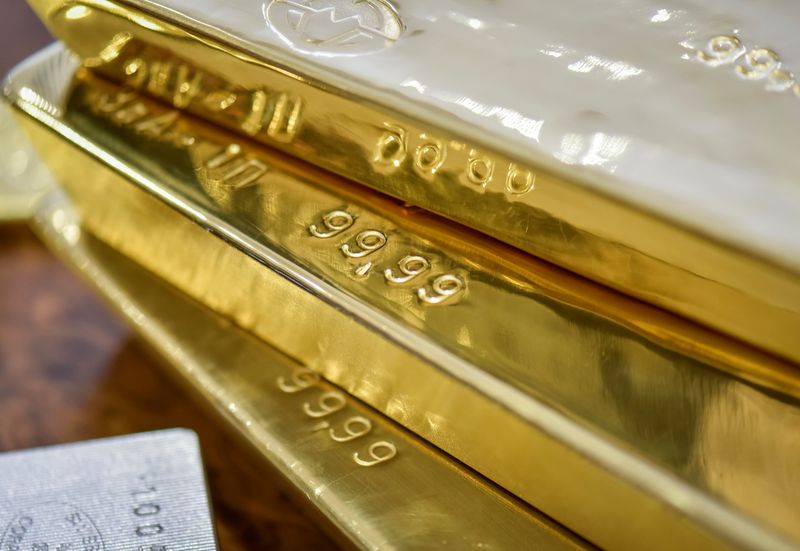 &copy; Reuters. Imagen de archivo de lingotes de oro en la bóveda del Banco Nacional de Kazajistán en Almaty, Kazajistán.