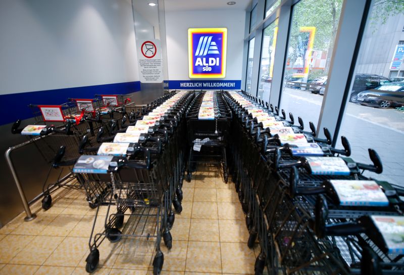 &copy; Reuters. FILE PHOTO: Shopping carts stand at the food discounter ALDI, as the spread of coronavirus disease (COVID-19) continues in Duesseldorf, Germany, April 29, 2020. REUTERS/Wolfgang Rattay 