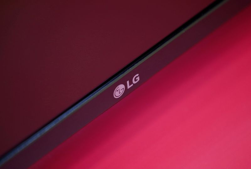 LG Display says to invest $2.8 billion in small- to mid-size OLED facilities