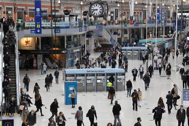 &copy; Reuters. FILE PHOTO:  Workers travel through Waterloo railway station during the morning rush hour as coronavirus disease (COVID-19) restrictions continue to ease in Britain, London, Britain, May 19, 2021. REUTERS/Toby Melville/File photo