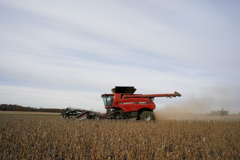 &copy; Reuters. FILE PHOTO: Soybeans are harvested from a field on Hodgen Farm in Roachdale, Indiana, U.S. November 8, 2019. REUTERS/Bryan Woolston//File Photo