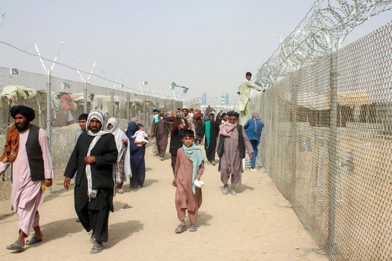 &copy; Reuters. 　８月１７日、国連人権高等弁務官事務所のルパート・コルビル報道官は会見で、人権活動に従事している数千人のアフガニスタン人の身の安全を特に懸念していると表明した。国境を越え