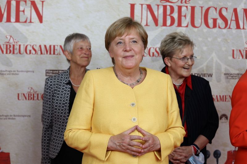 © Reuters. German Chancellor Angela Merkel attends the movie premiere of 
