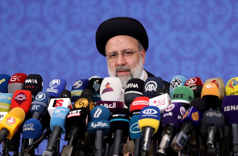 &copy; Reuters. الرئيس الإيراني إبراهيم رئيسي يتحدث في مؤتمر صحفي في العاصمة طهران يوم 21 يونيو حزيران 2021. 
(صورة لرويترز من وكالة غرب آسيا للأنباء -وانا- ويتم