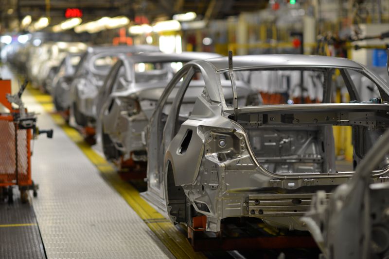 &copy; Reuters. هياكل سيارات داخل أحد المصانع الأمريكية في ولاية تينيسي. رويترز