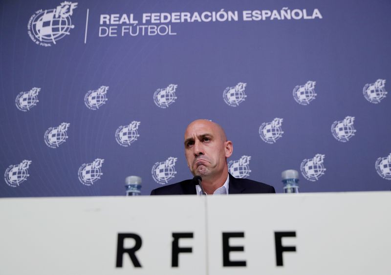 &copy; Reuters. FOTO DE ARCHIVO:Fútbol - Rueda de prensa de la Federación Española de Fútbol - Sede de la Real Federación Española de Fútbol, Las Rozas, España - El presidente de la Federación Española de Fútbol, Luis Rubiales, durante la rueda de prensa, 19 d