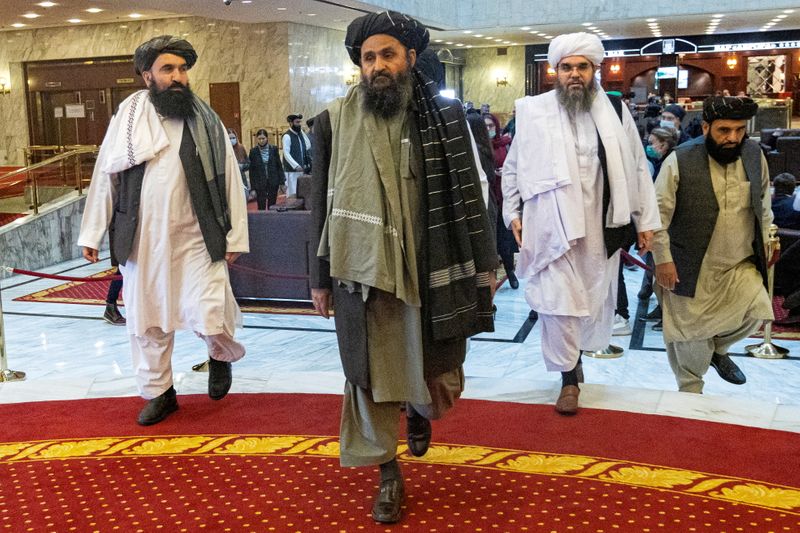 © Reuters. الملا عبد الغني برادر رئيس المكتب السياسي لحركة طالبان يتحدث في مؤتمر صحفي في العاصمة الروسية موسكو يوم 18 مارس آذار 2021. صورة لرويترز من ممثل وكالات أنباء. 