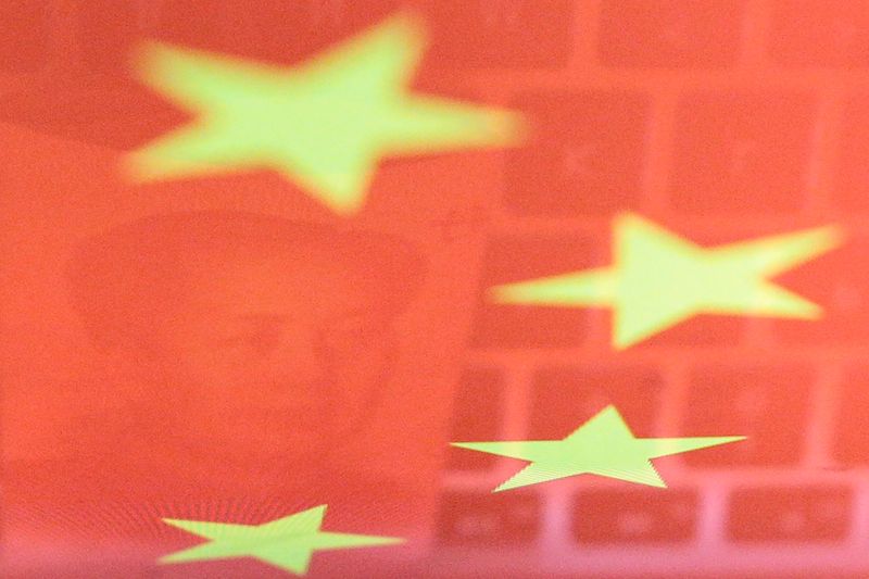 © Reuters. A China yuan banknote featuring late Chinese chairman Mao Zedong and a computer keyboard are seen reflected on an image of Chinese flag in this illustration picture.  REUTERS/Florence Lo/Illustration 