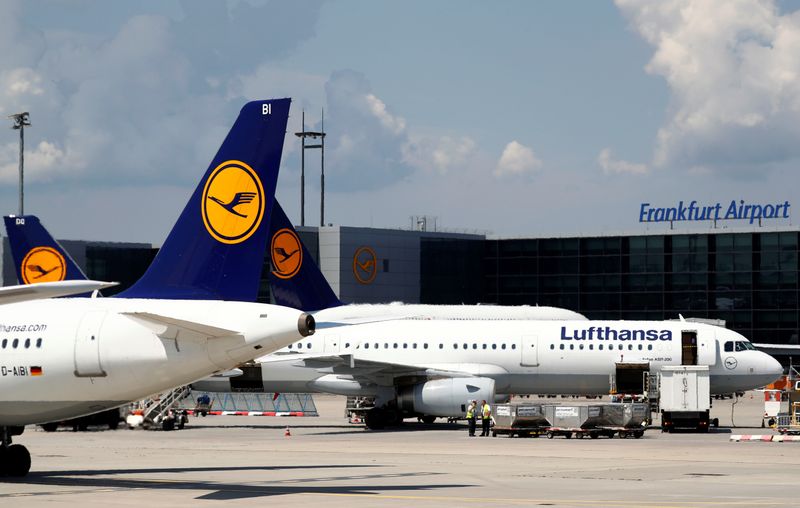 &copy; Reuters. طائرات شركة لوفتهانزا في مطار فرانكفورت بألمانيا. رويترز