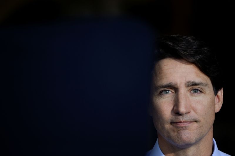 &copy; Reuters. رئيس الوزراء الكندي جاستن ترودو في مؤتمر صحفي في لونجويل بمقاطعة كيبك في كندا يوم الاثنين. تصوير: أندريه إيفانوف - رويترز.