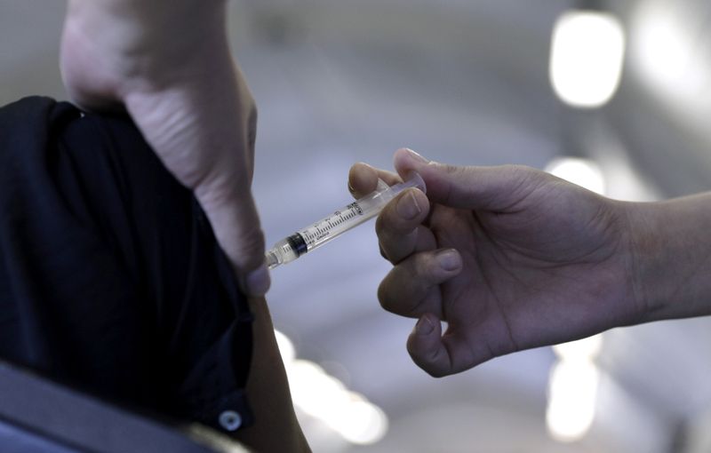 &copy; Reuters. Vacinação contra Covid no Rio de Janeiro
 3/5/2021 REUTERS/Ricardo Moraes