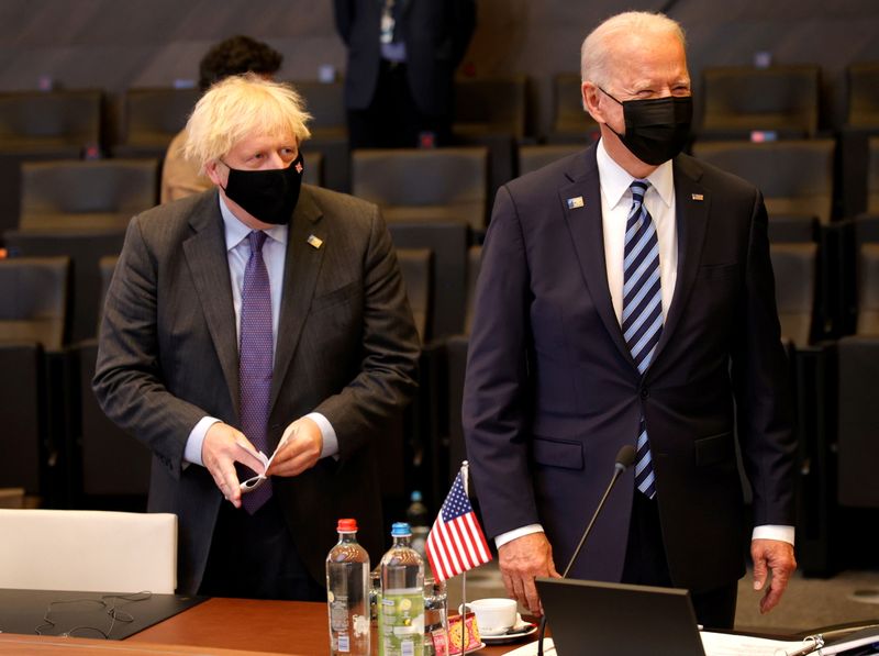 &copy; Reuters. Le président américain Joe Biden s'est entretenu mardi par téléphone de la situation en Afghanistan avec le Premier ministre britannique Boris Johnson, et les deux dirigeants sont convenus d'organiser la semaine prochaine une réunion virtuelle du G7 