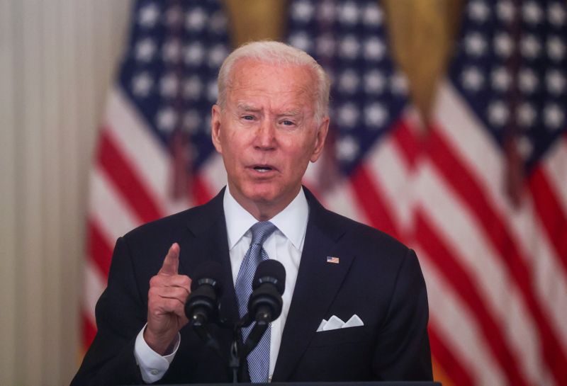 &copy; Reuters. IMAGEN DE ARCHIVO. El presidente Joe Biden habla sobre Afganistán en la Casa Blanca, Washington, EEUU, Agosto 16, 2021. REUTERS/Leah Millis