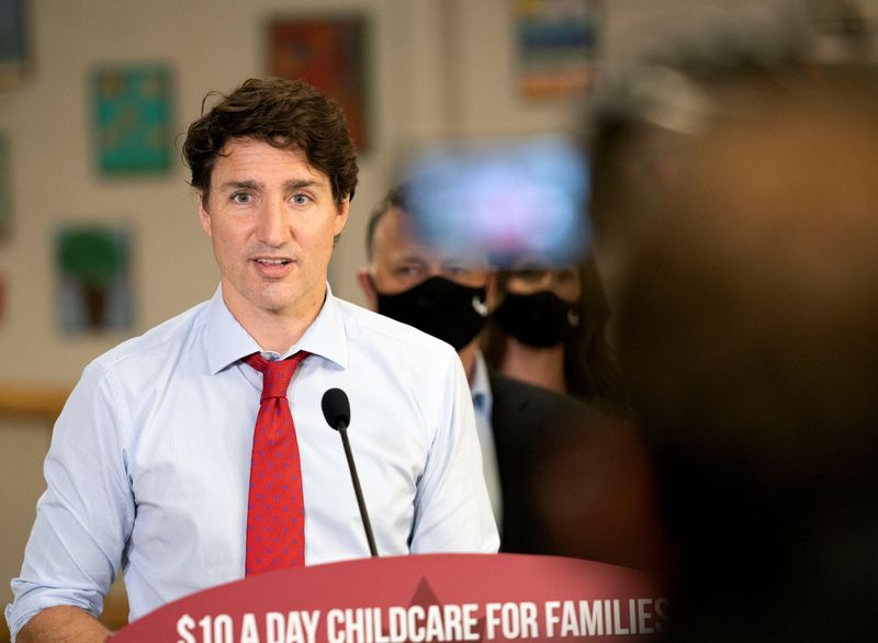 &copy; Reuters. 　カナダで９月２０日に実施される総選挙では、新型コロナウイルスを巡る懸念から郵便投票が急増する見通しだ。写真はトルドー首相。プリンスエドワーズ島のシャーロットタウンで７月