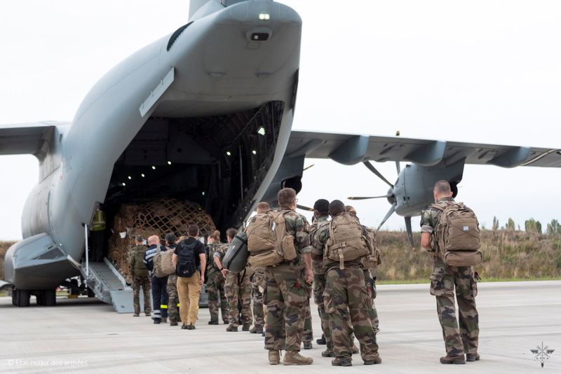 &copy; Reuters. L'armée française a procédé dans la nuit de mardi à mercredi à une nouvelle évacuation depuis l'aéroport de Kaboul vers sa base aérienne aux Emirats arabes unis (EAU), a annoncé mercredi le ministre des Affaires étrangères, Jean-Yves Le Drian.