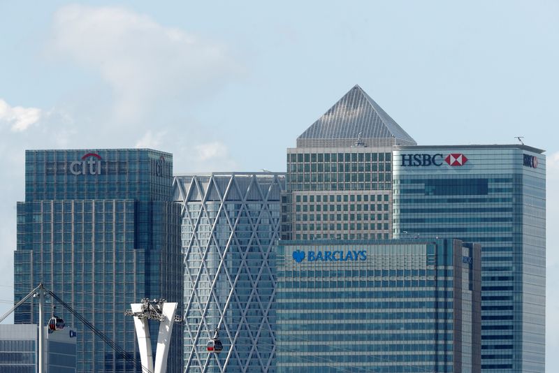 &copy; Reuters. Visuale del distretto finanziario di  Canary Wharf, Londra, 6 aprile 2020 REUTERS/Matthew Childs