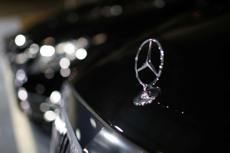 © Reuters. Logo da Mercedes-Benz 
REUTERS/Gonzalo Fuentes