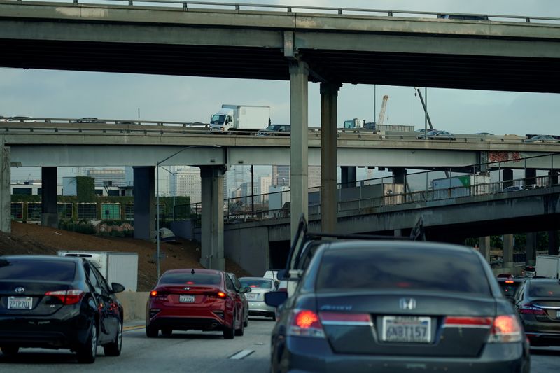 &copy; Reuters. FILE PHOTO: Morning traffic makes its way along a Los Angeles freeway in Los Angeles, California, U.S., September 19, 2019.    REUTERS/Mike Blake 