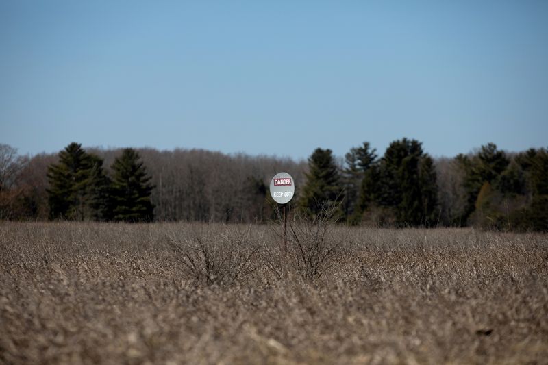&copy; Reuters. FILE PHOTO: A piece of land that has a federal drilling lease issued for oil and gas development is seen in Mecosta County, Michigan, U.S., March 20, 2021. REUTERS/Emily Elconin//File Photo