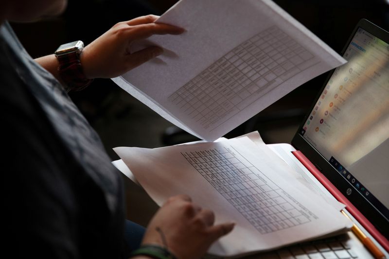 &copy; Reuters. FILE PHOTO: Hiring coordinator Misty King coordinates future schedules as she works on recruiting new employees during a job fair at Canterbury Village in Lake Orion, Michigan, U.S., May 14, 2021. REUTERS/Emily Elconin/File Photo