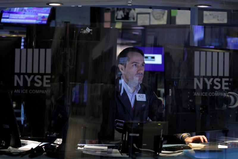 &copy; Reuters. A trader works behind plexiglass on the floor of the New York Stock Exchange (NYSE) in New York City, New York, U.S., July 28, 2021. REUTERS/Andrew Kelly