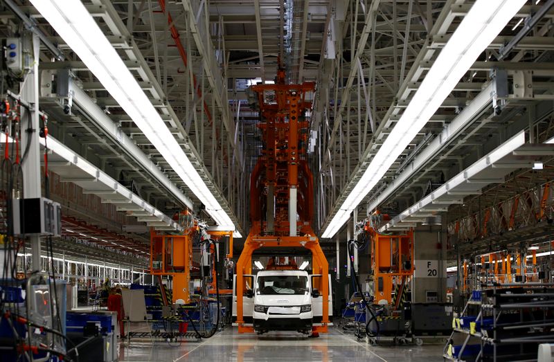 &copy; Reuters. Una nueva línea de producción de Volkswagen Crafter se ve en la recién inaugurada fábrica de Volkswagen en Wrzesnia, cerca de Poznan, Polonia, el 9 de septiembre de 2016. REUTERS/Kacper Pempel