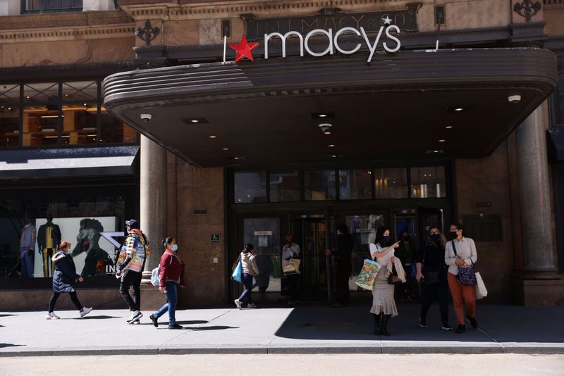 &copy; Reuters. FILE PHOTO: Shoppers are seen outside Macy's in the Manhattan borough of New York City, New York, U.S., March 30, 2021. REUTERS/Caitlin Ochs.