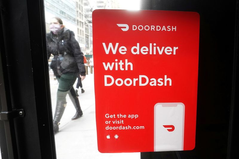 &copy; Reuters. FILE PHOTO: FILE PHOTO: A DoorDash sign is pictured on a restaurant in the Manhattan borough of New York City, New York, U.S., December 9, 2020. REUTERS/Carlo Allegri 