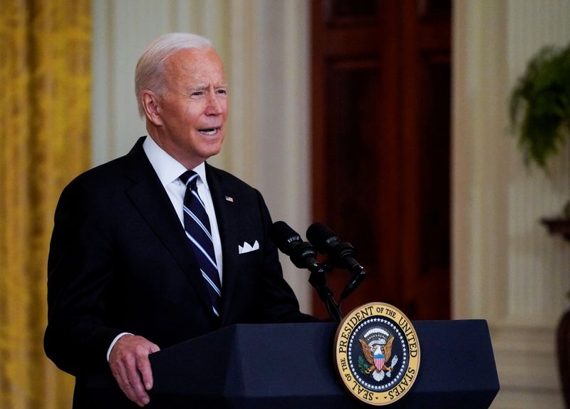 &copy; Reuters. FILE PHOTO: U.S. President Joe Biden delivers remarks on the coronavirus disease (COVID-19) response and  vaccination program during a speech in the East Room at the White House in Washington, U.S., August 18, 2021. REUTERS/Elizabeth Frantz