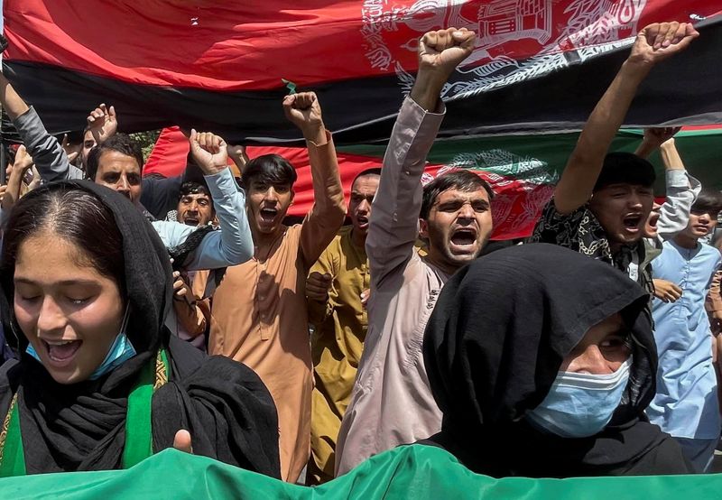 Protestos no Afeganistão se espalham e chegam a Cabul; Taliban pede unidade nacional