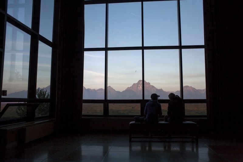 © Reuters. A view shows sunrise over the Teton Range during the Federal Reserve Bank of Kansas City's annual Jackson Hole Economic Policy Symposium in Jackson Hole, Wyoming August 28, 2015. REUTERS/Jonathan Crosby