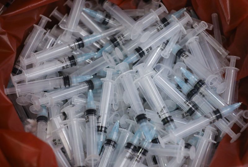 &copy; Reuters. FILE PHOTO: Used syringes lie discarded in a bin after they were used to administer the coronavirus disease (COVID-19) vaccine in Mumbai, India, August 11, 2021. REUTERS/Francis Mascarenhas