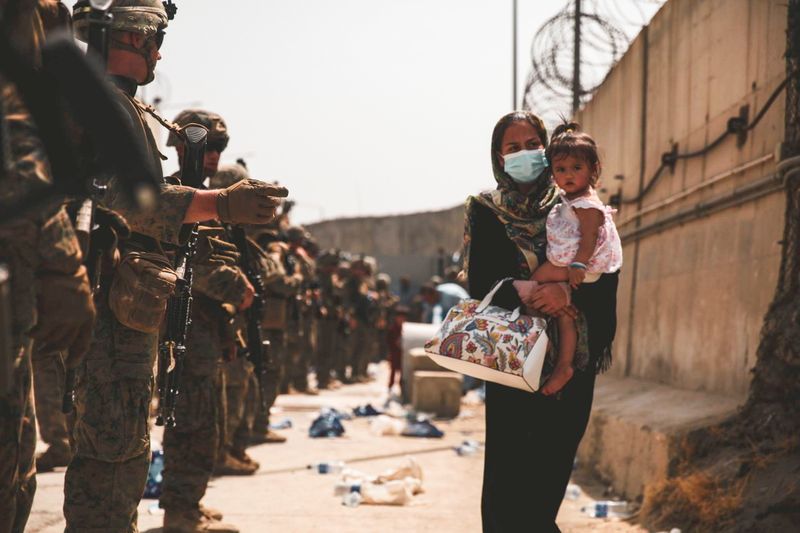 &copy; Reuters. Refugiados no Aeroporto de Cabul
  U.S. Marine Corps/Sgt. Isaiah Campbell