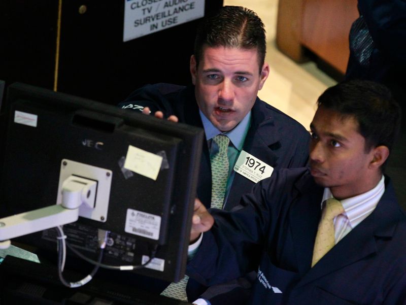 © Reuters. La Bourse de New York évolue en hausse vendredi en début de séance. Quelques minutes après le début des échanges, l'indice Dow Jones gagne 0,21%. /Photo d'archives/REUTERS/Brendan McDermid